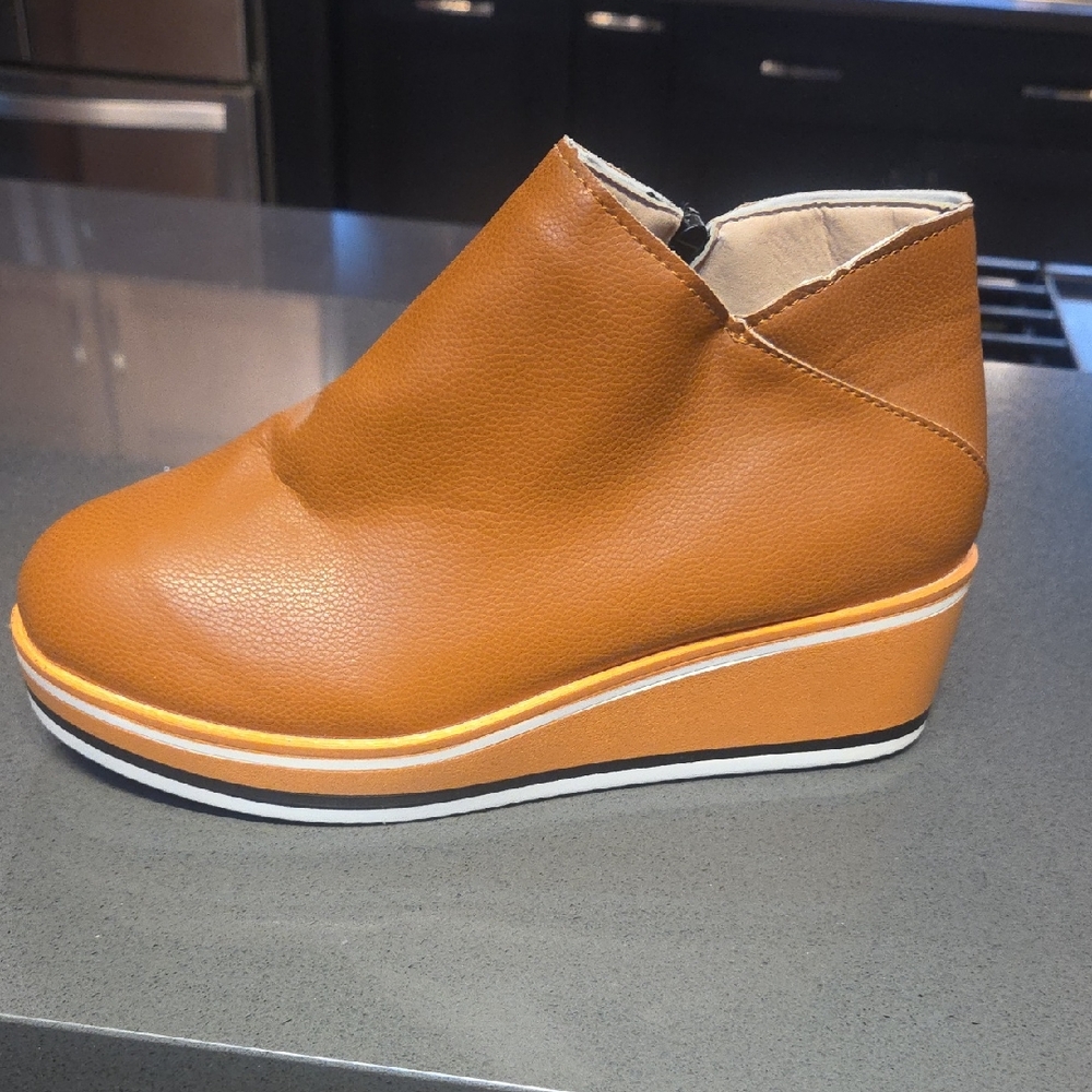 Women's Tan Wedge Shoes